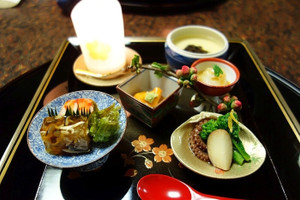 加賀料理を中心とした夕食も魅力