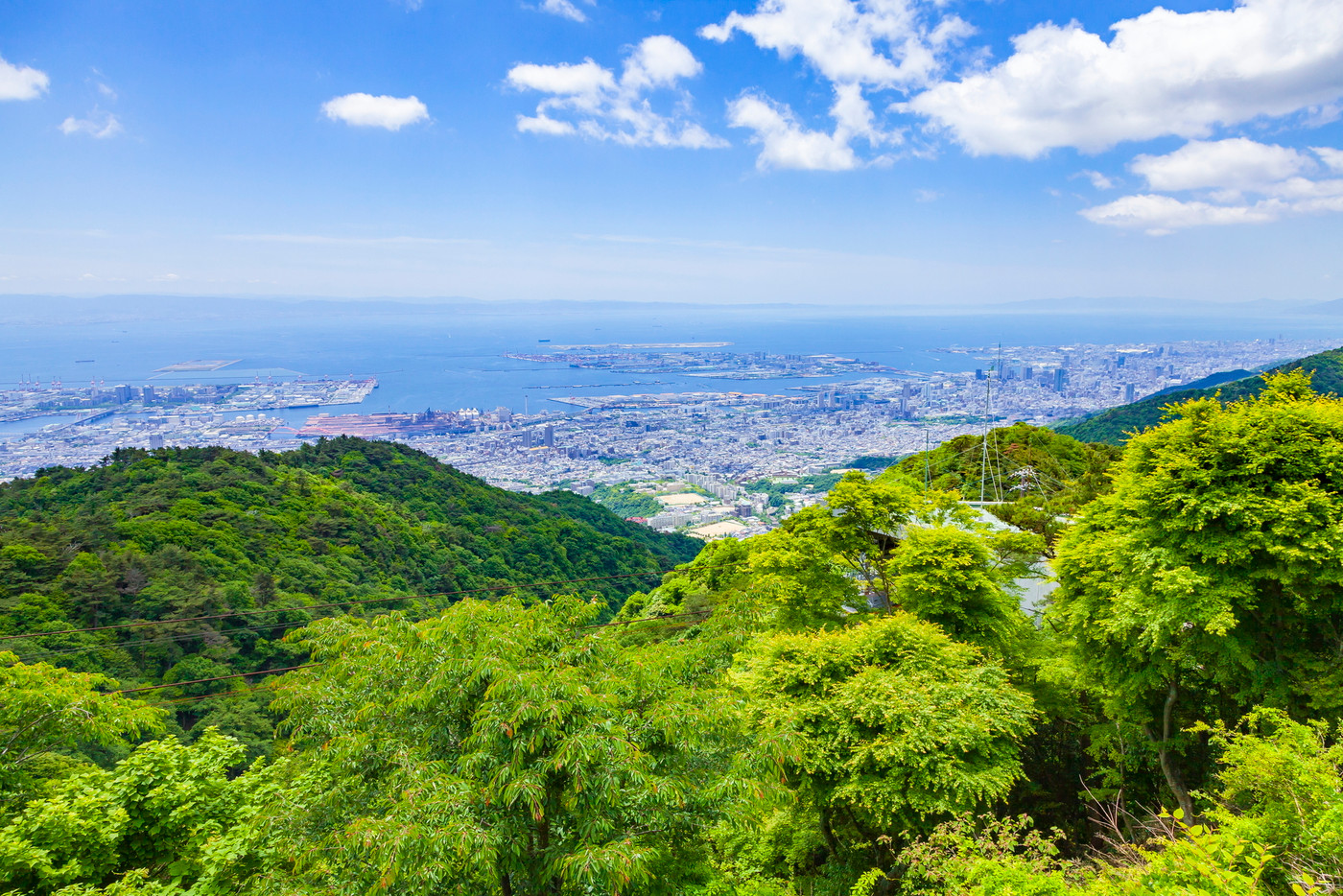 六甲山頂から眺める神戸市街地、ポートアイランド、空港島、六甲アイランドの風景