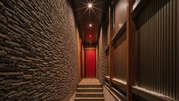 施設の入り口 / 4