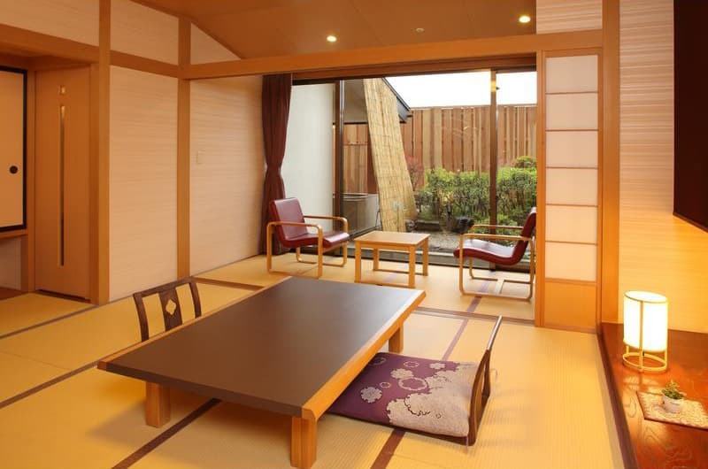 北陸最大級の庭園風呂が楽しめる。バイキングも人気の温泉宿4246677