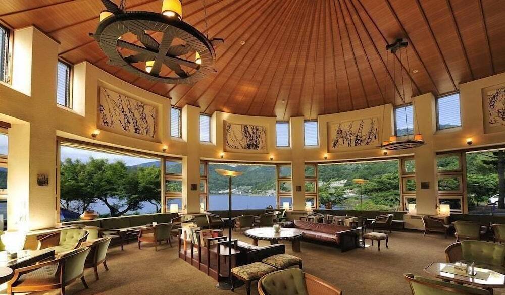 眺望の良いラウンジ
河口湖に心洗われる / 1