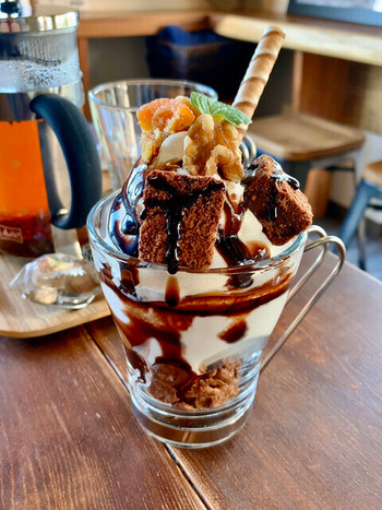 「カフェ アンミナ」 料理 127887918 濃厚チョコレートパフェ(¥620)  紅茶 オレンジペコー(¥390)