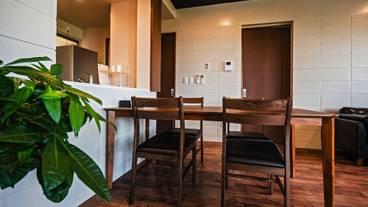 客室内のダイニングエリア / 4