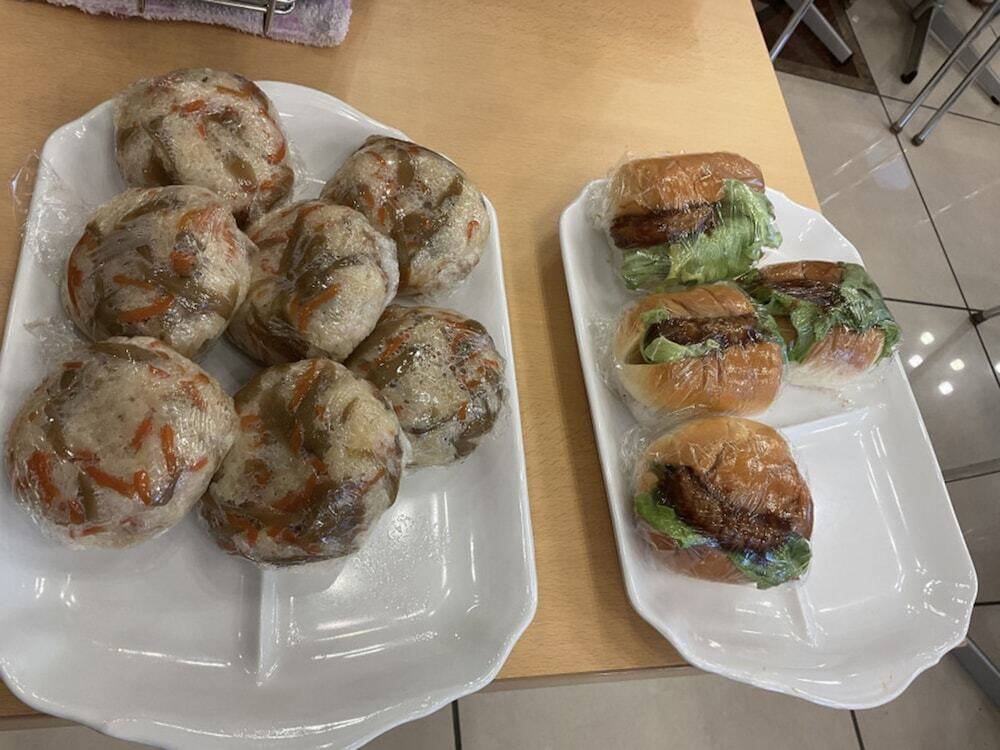 朝食