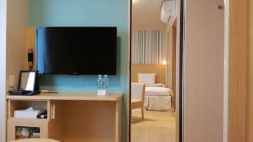 客室 / 7