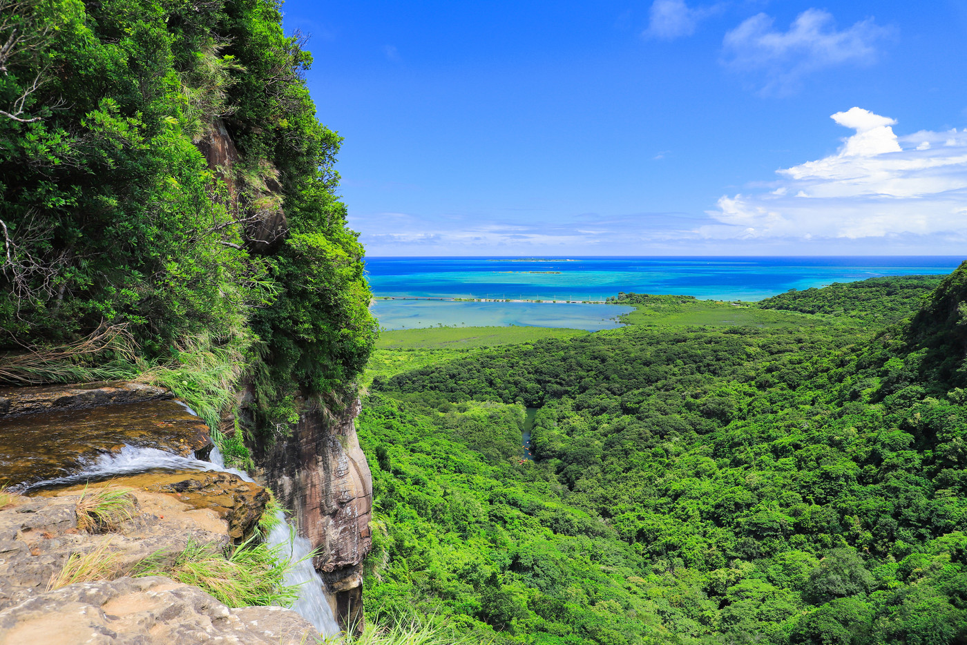 ピナイサーラの滝　滝上から望む絶景　西表島