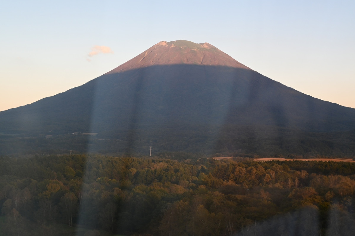 部屋からの羊蹄山