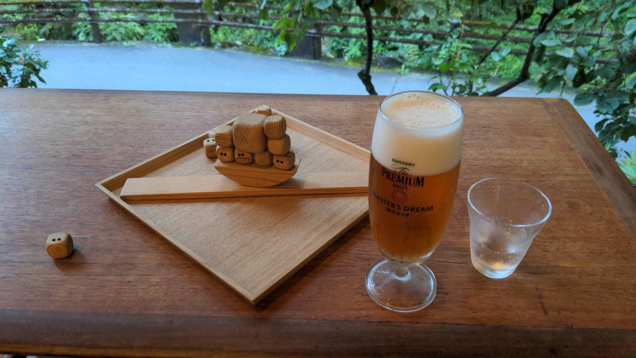 ラウンジでビール