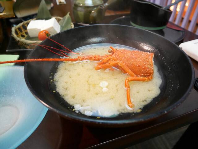 身体に優しい和朝食に
伊勢海老のお味噌汁♪ / 3