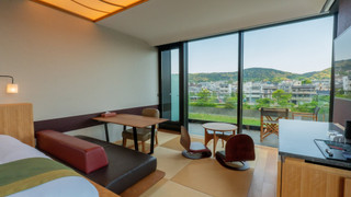 プレミアム ルーム ダブルベッド 2 台 バルコニー (River)