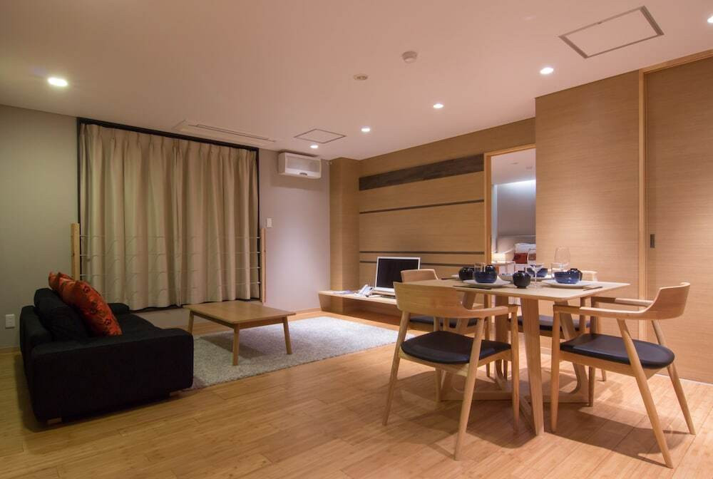 客室内のダイニングエリア