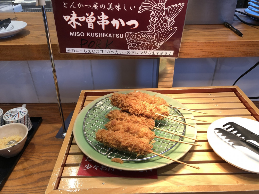 朝食　　とんかつ屋さんです