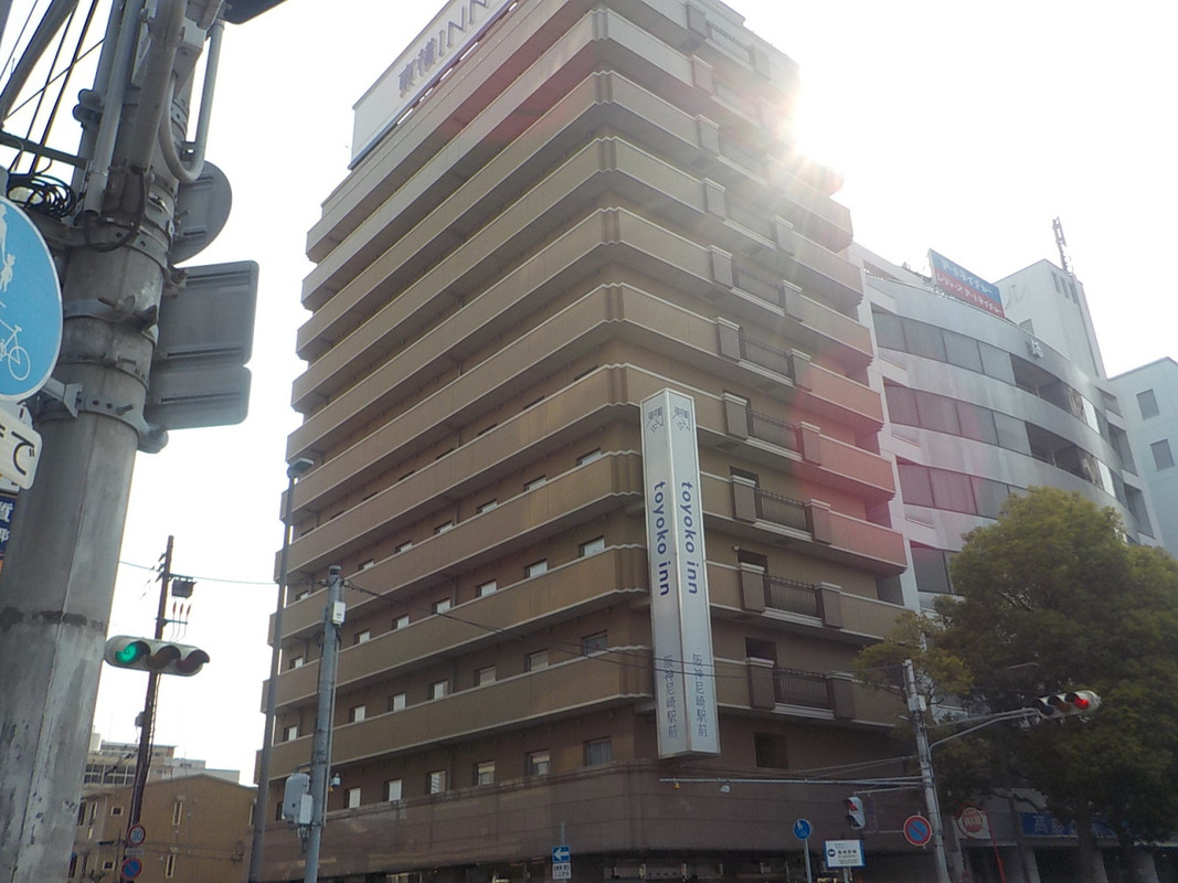 阪神尼崎駅南口から見る東横イン阪神尼崎駅前。