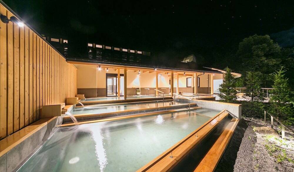 渓流露天風呂① / 1