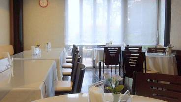 朝食スペース / 9