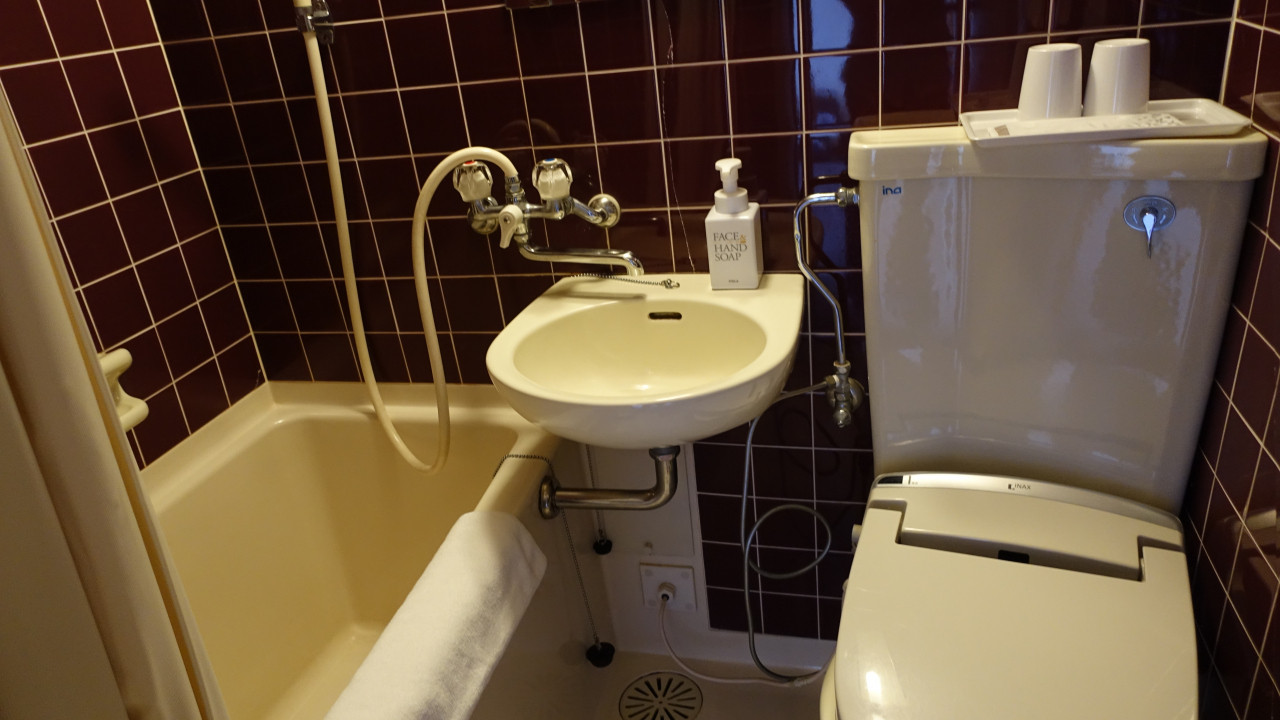 部屋のバストイレは狭い