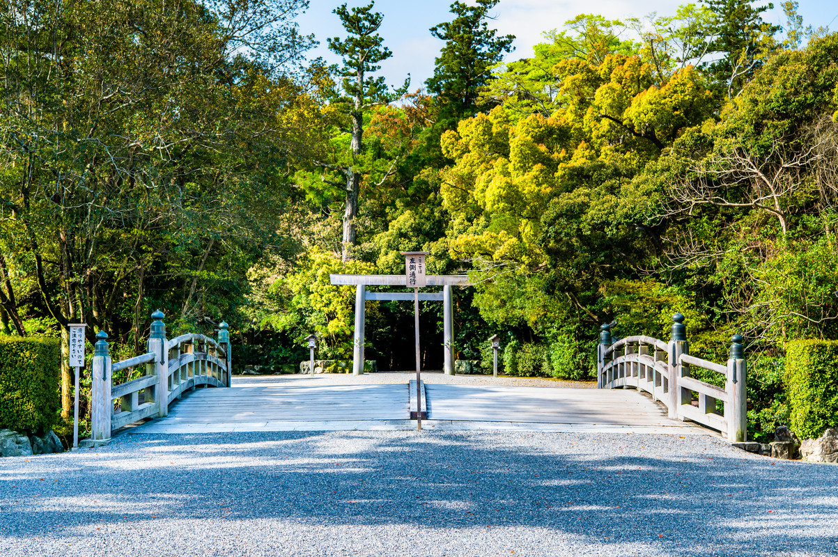 伊勢神宮・外宮 日除橋と鳥居