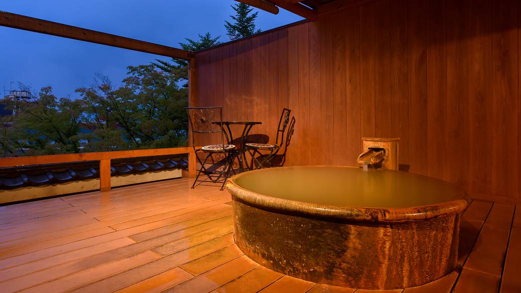 客室露天風呂で
伊香保の名湯を独占 / 1