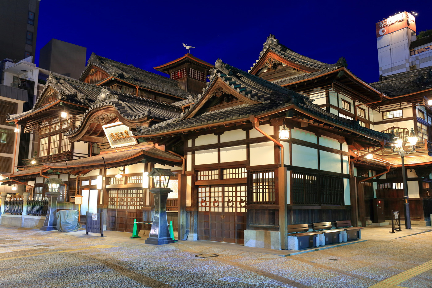 【愛媛県】リニューアルした道後温泉本館の夜景