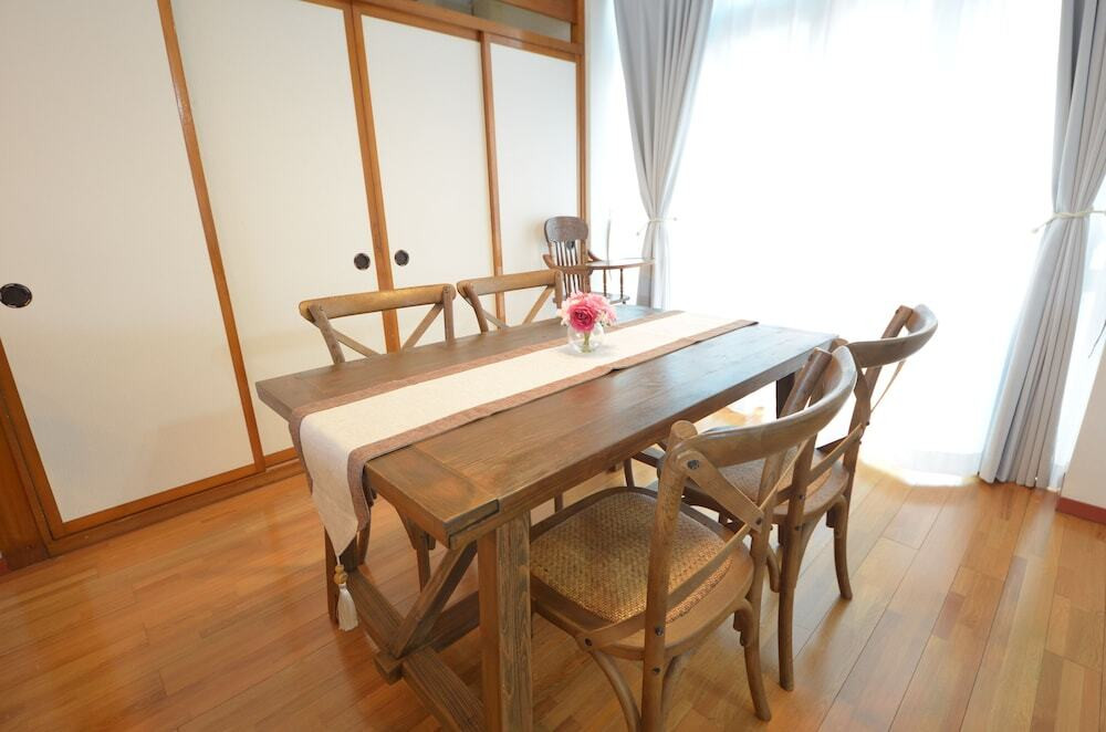 客室内のダイニングエリア