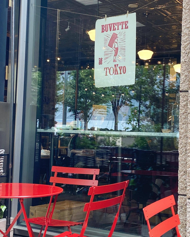 どこをとっても絵になるフレンチ食堂「Buvette」。週末は、朝から夜までオールデイで愉しめます。 / 2