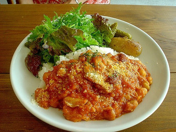 「タオ カフェ」料理 906792 ５種豆とチキンのトマト煮込みプレート￥７００　ヘルシーな感じで美味しい。