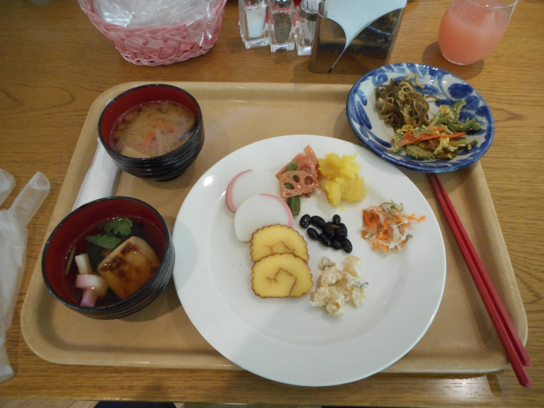 元日の日の朝食ブッフェ　御雑煮とおせち料理