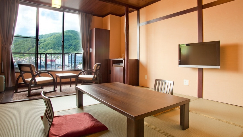 山神 和室8畳(山側)