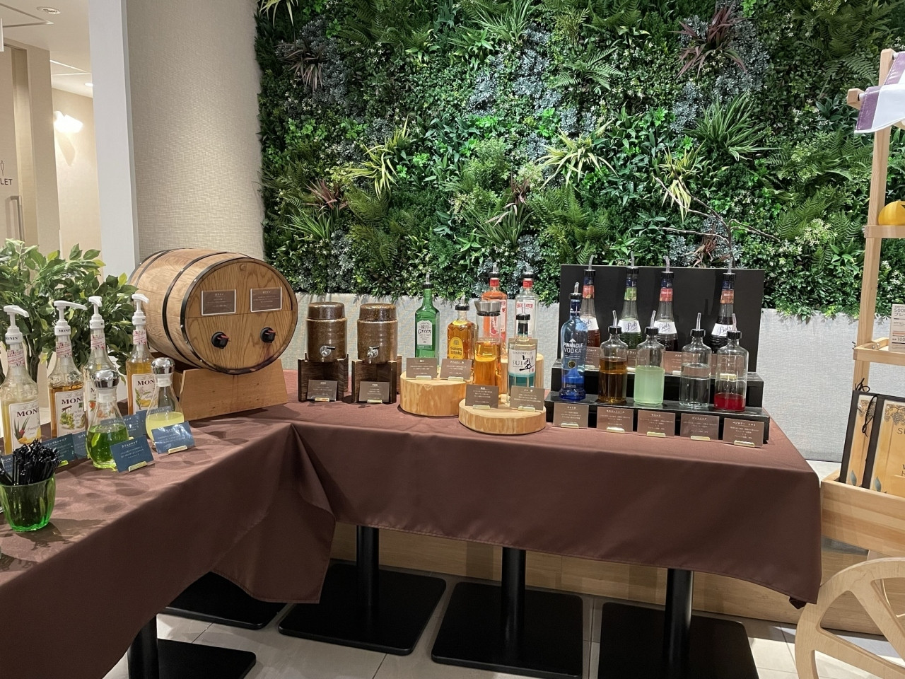 レディースフロアとウェルカムバーで安⼼・楽しい!3910109