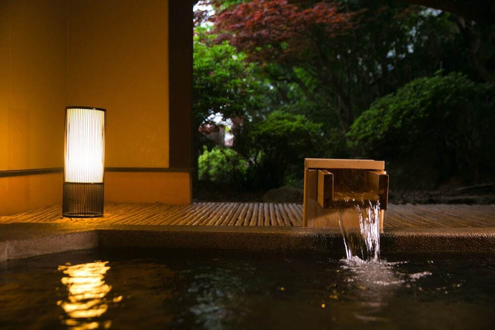 屋内スパ浴槽