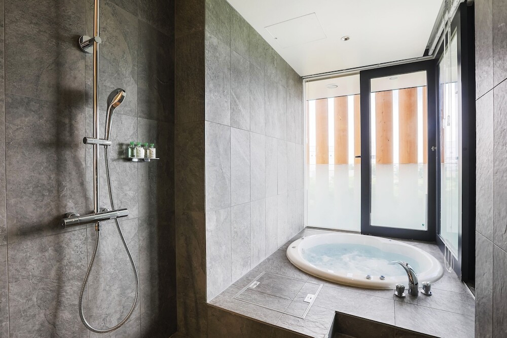 客室のジャグジーバス一例④