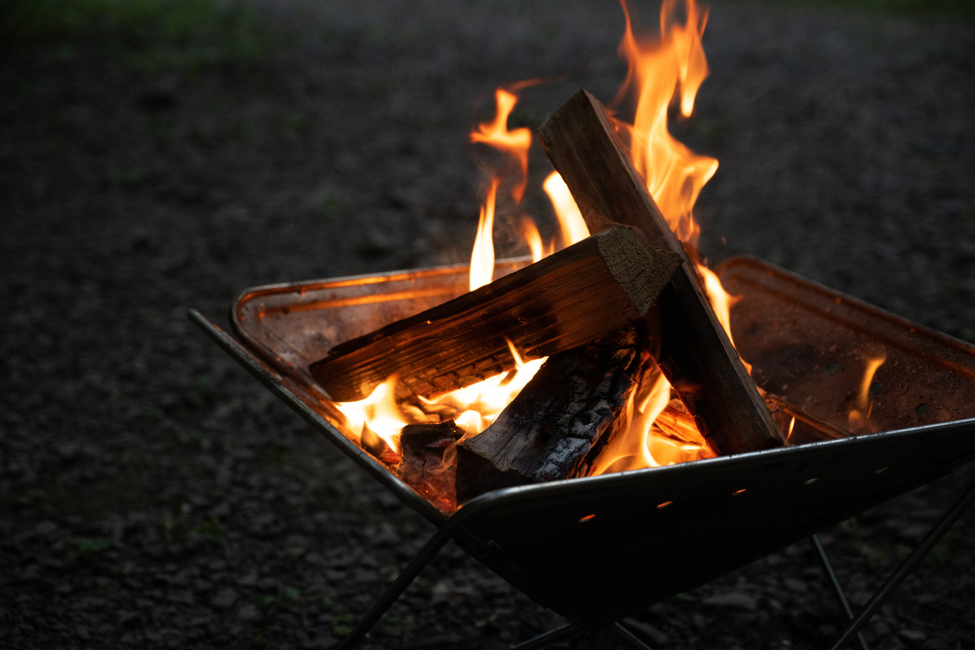 キャンプで焚き火