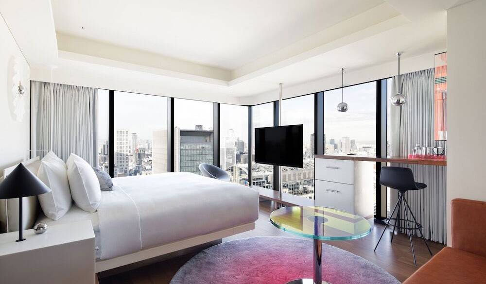 表情の変わるネオンで
大阪のエナジーを感じる / 2