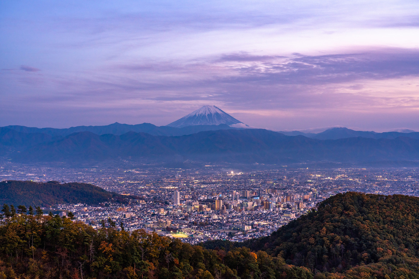 《山梨県》富士山と甲府盆地の夜景