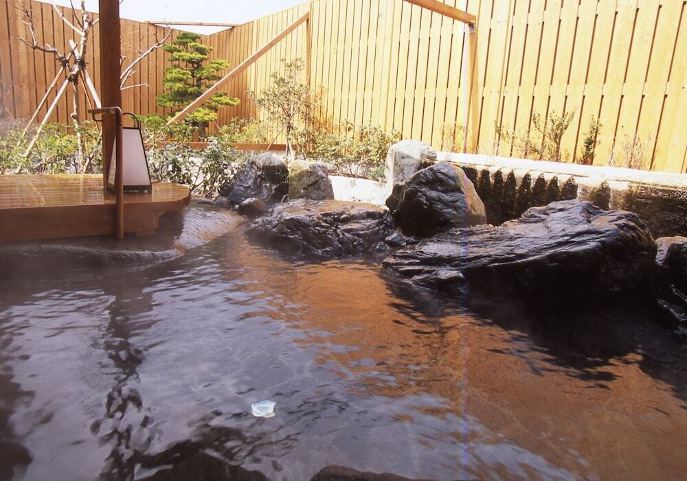 お部屋はオーシャンビューでジャグジー付き。絶景の宿でカニを堪能♪3905630