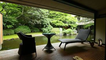 本館 和洋室露天風呂付客室のテラス一例 / 6