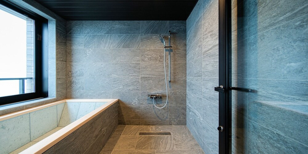 バスルームのシャワー