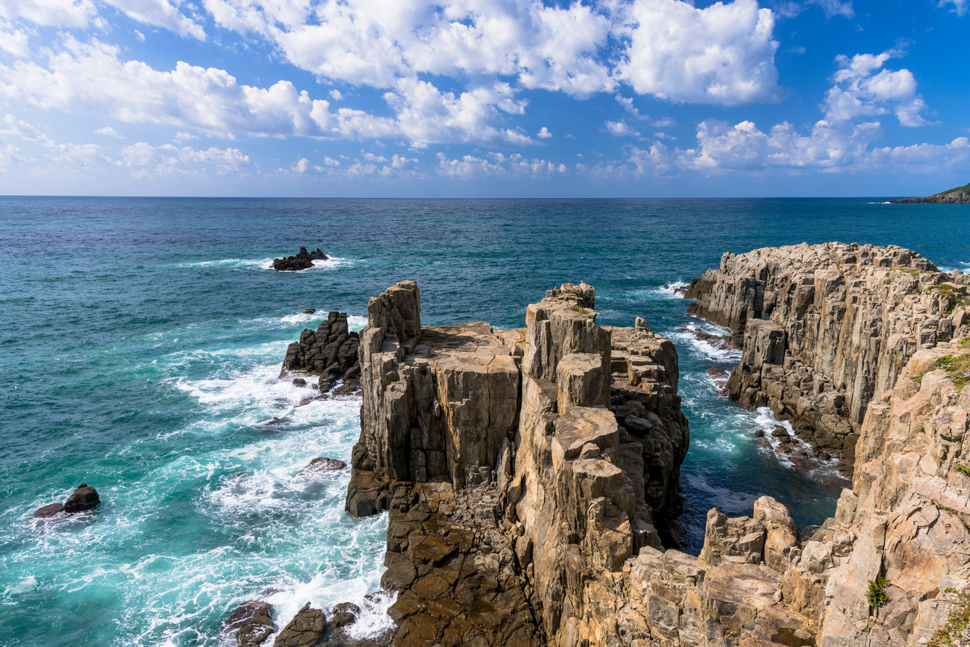 東尋坊の断崖絶壁