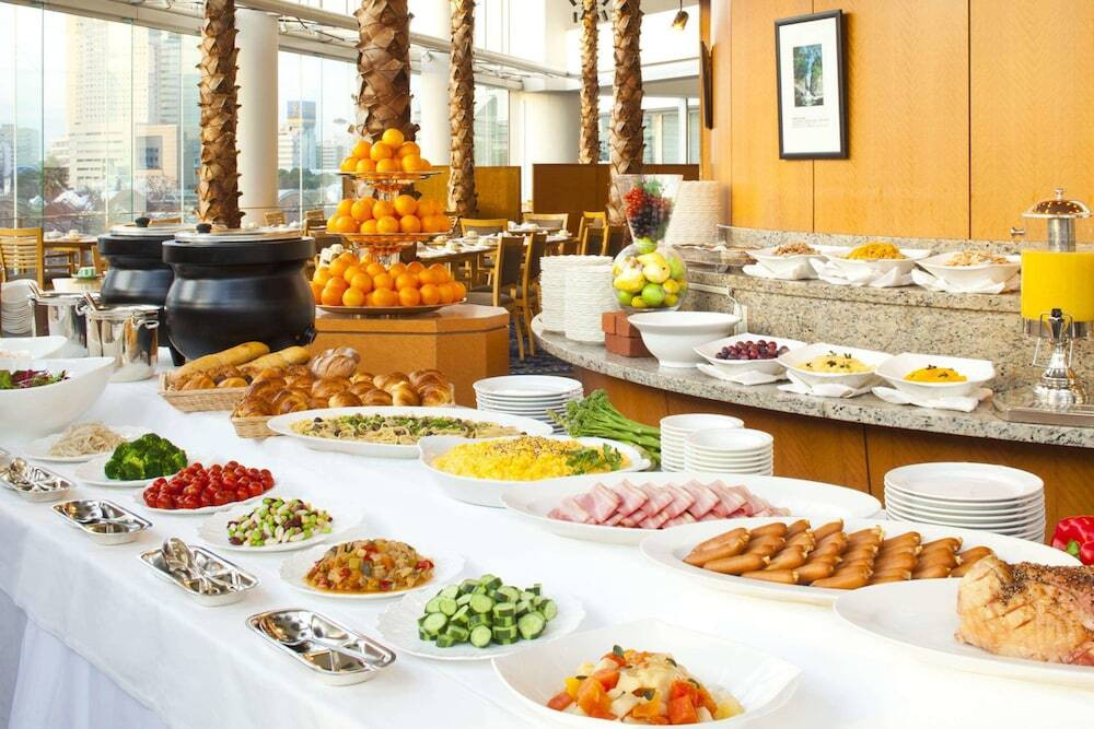 朝は絶品パンとオムレツに、夜はバルコニーからの絶景にうっとり4773307