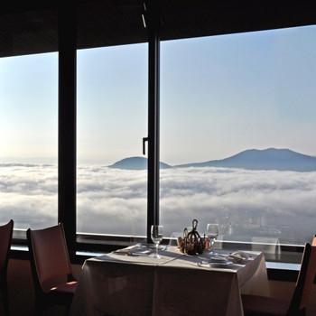 妙高高原に佇む老舗リゾートホテルで雲海鑑賞4055119