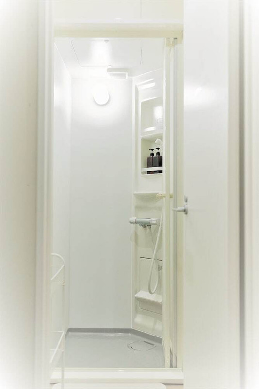 バスルームのシャワー