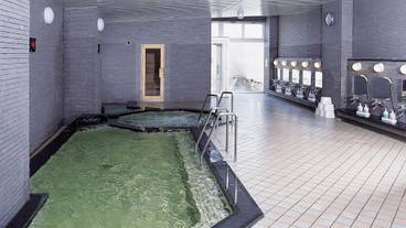 屋内スパ浴槽 / 1