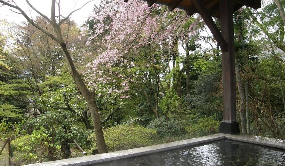 離れにある露天風呂で
リフレッシュ / 1