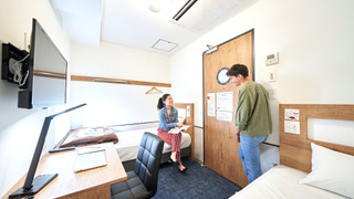 [プライベートルーム] ツイン [シャワー&トイレ共用] 禁煙