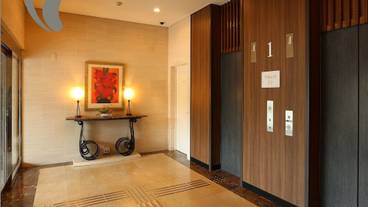 内部エントランス / 1