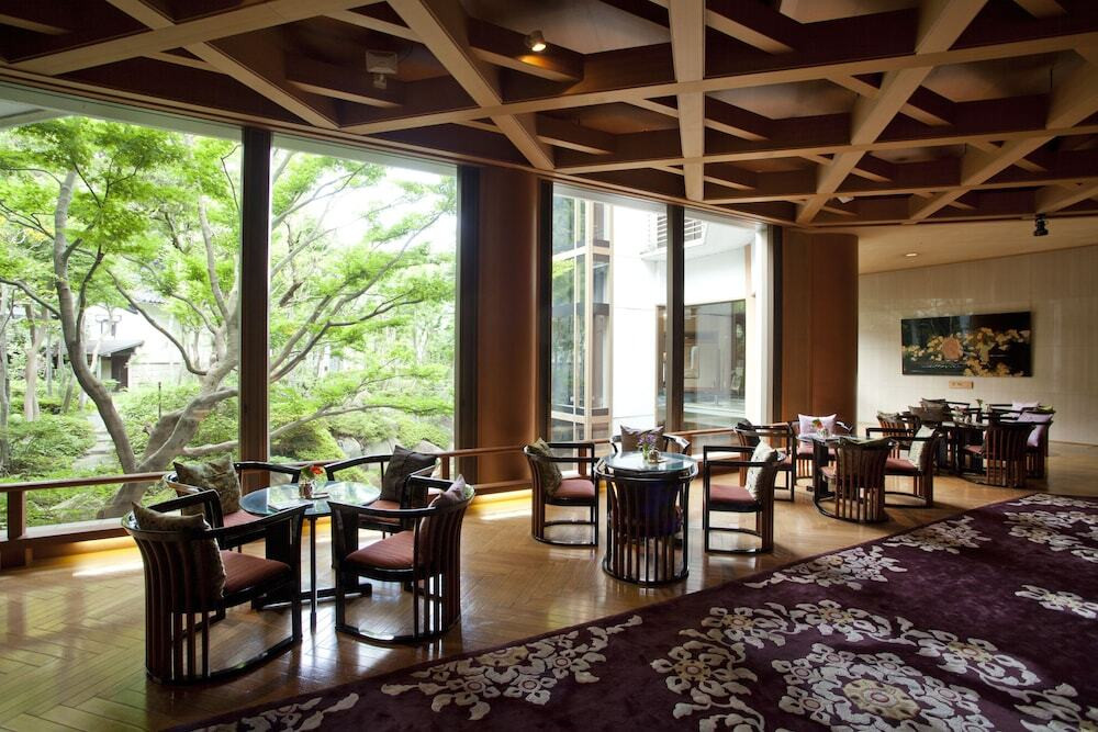 ロビーラウンジ