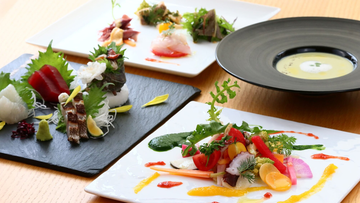 海辺の静かな旅館。光と陰が生み出す空間に身を浸して3653176