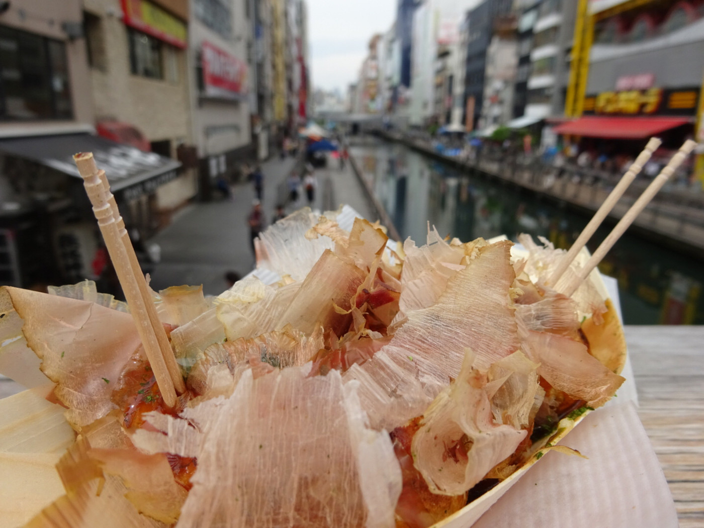 大阪でたこ焼きを買いました。