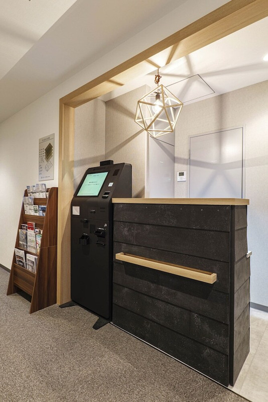 チェックイン / チェックアウト キオスク