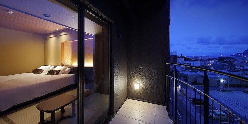 胃袋が2つ欲しい！焼き立てパン＆ぷりぷり「勝手丼」にノックアウト4277582